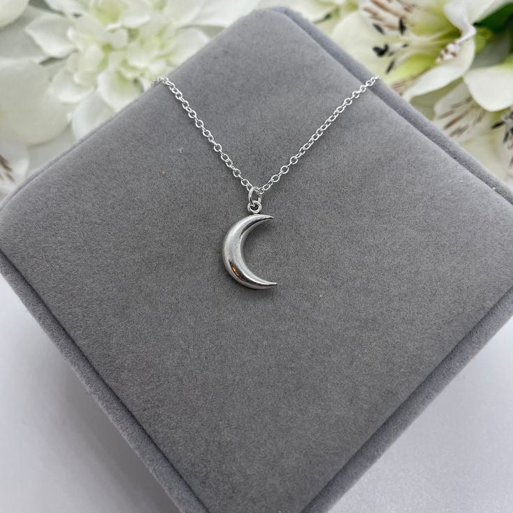 Moon chain necklace π