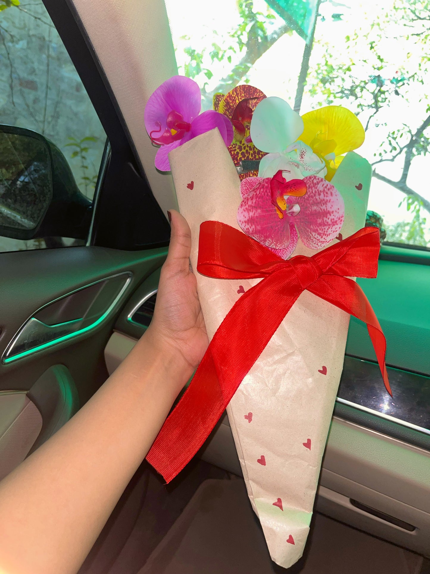 Orchid flower hairclip bouquet for her๐๐ธ๐ชท๐ผ ( consist of 5 random color orchid hairclips)