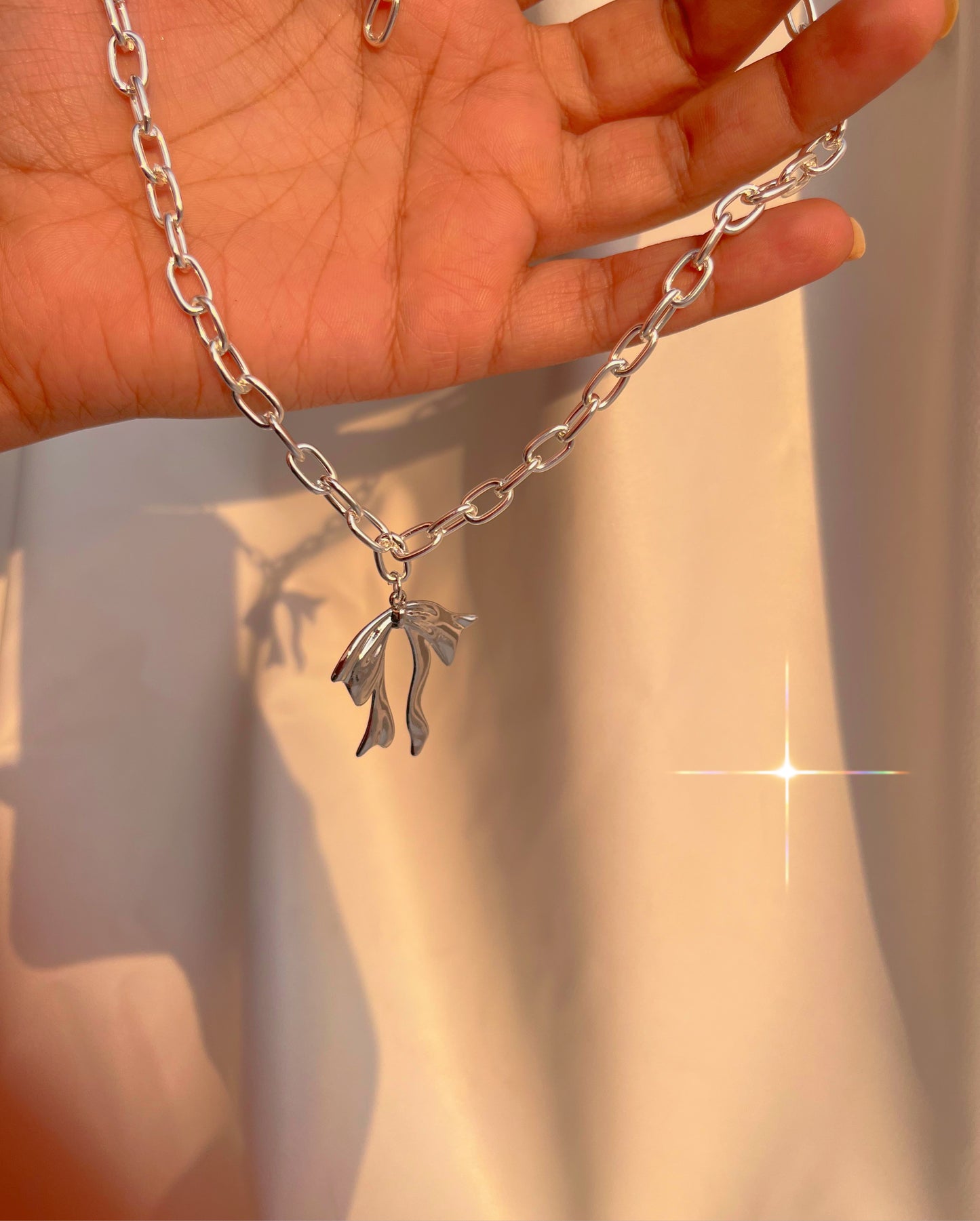 Bow silver chain necklace