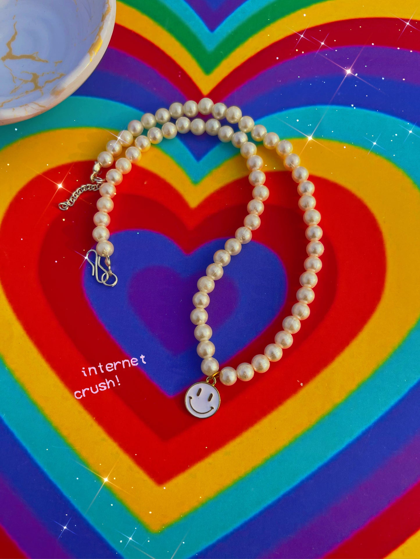 Smiley pearl necklace π