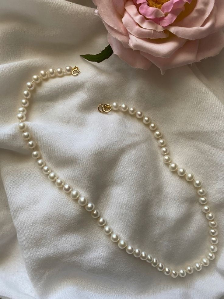 Pearly pearl necklace 🤍