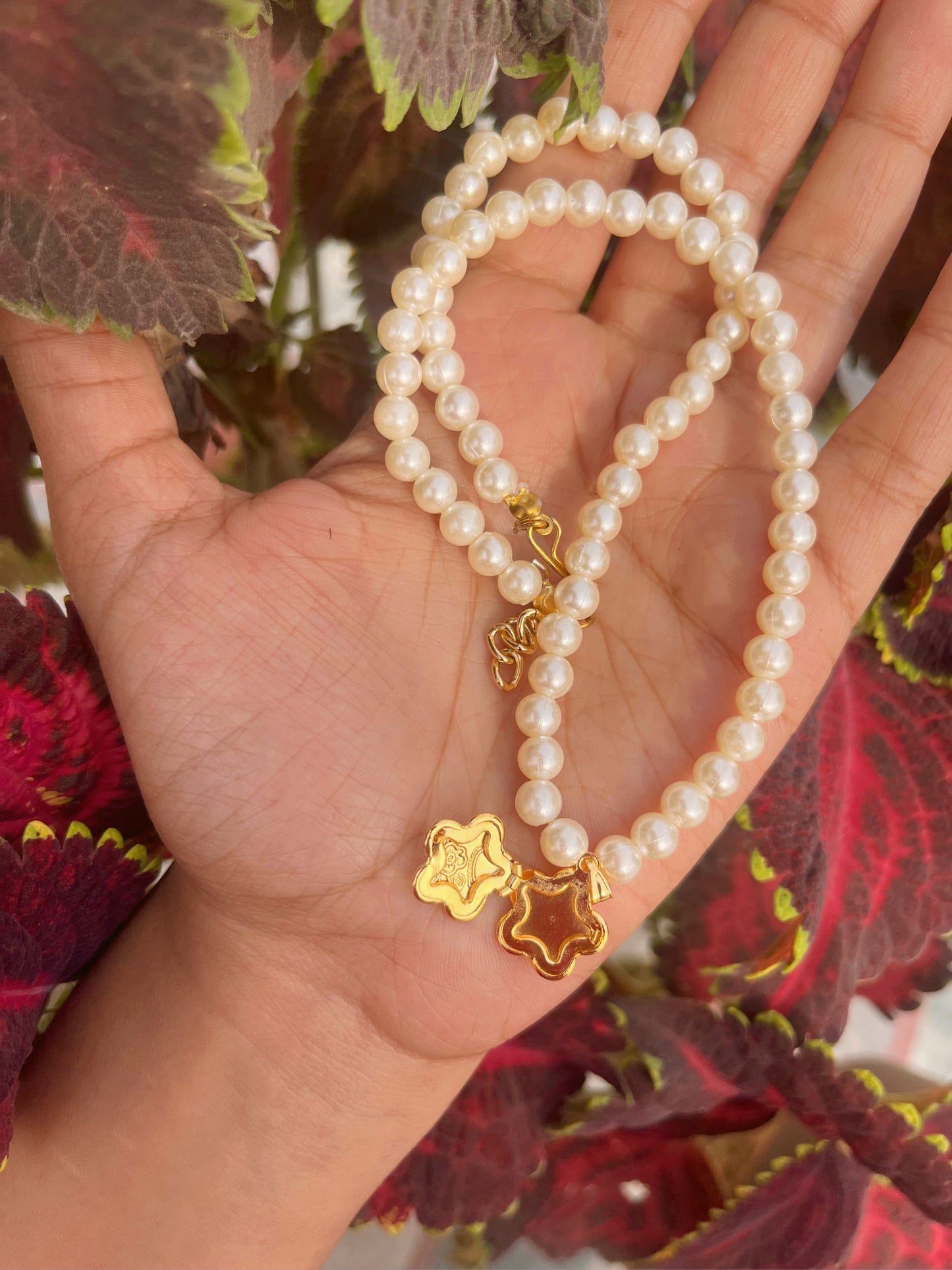 Opening flower pearl necklace ๐ผ