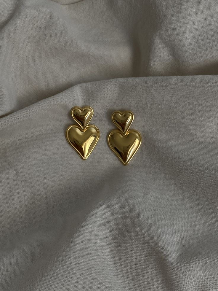 Diva heart earrings♥️( anti tarnish, waterproof)