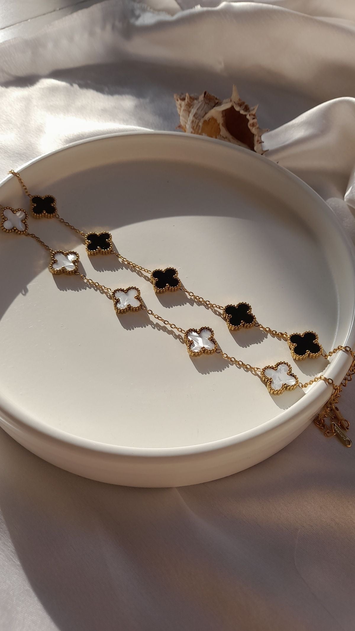 Vancleef clover 18k gold plated bracelet 🍀✨ ( Anti tarnish | waterproof | hypoallergenic)