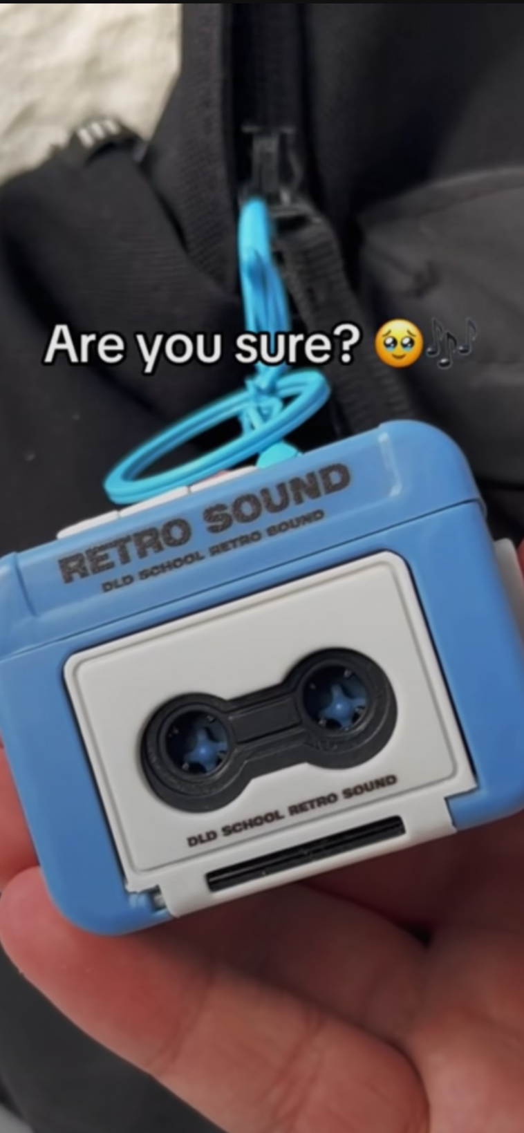 Retro Voice Recorder Keychain – Record Your Voice Memory Gift
♥️📼🎙️❤️🩹 Record Your Own Voice in Seconds — Super Easy to Use!
Just press the button, record your message, and your loved one can replay it anytime 💌✨