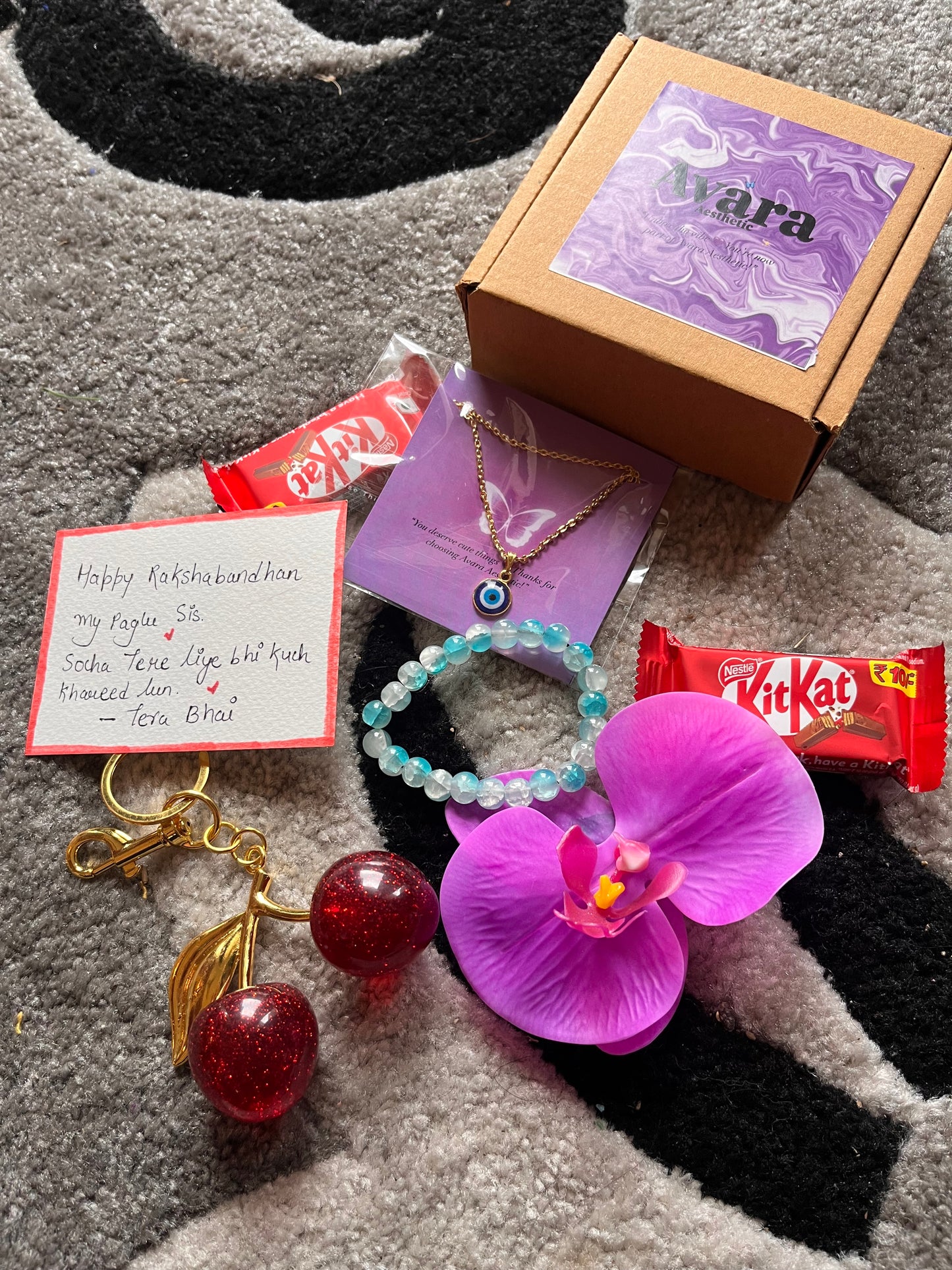 Rakshabhandan gifthamper for pyaari behan ❤️😍 ( consist of 6 items as shown)