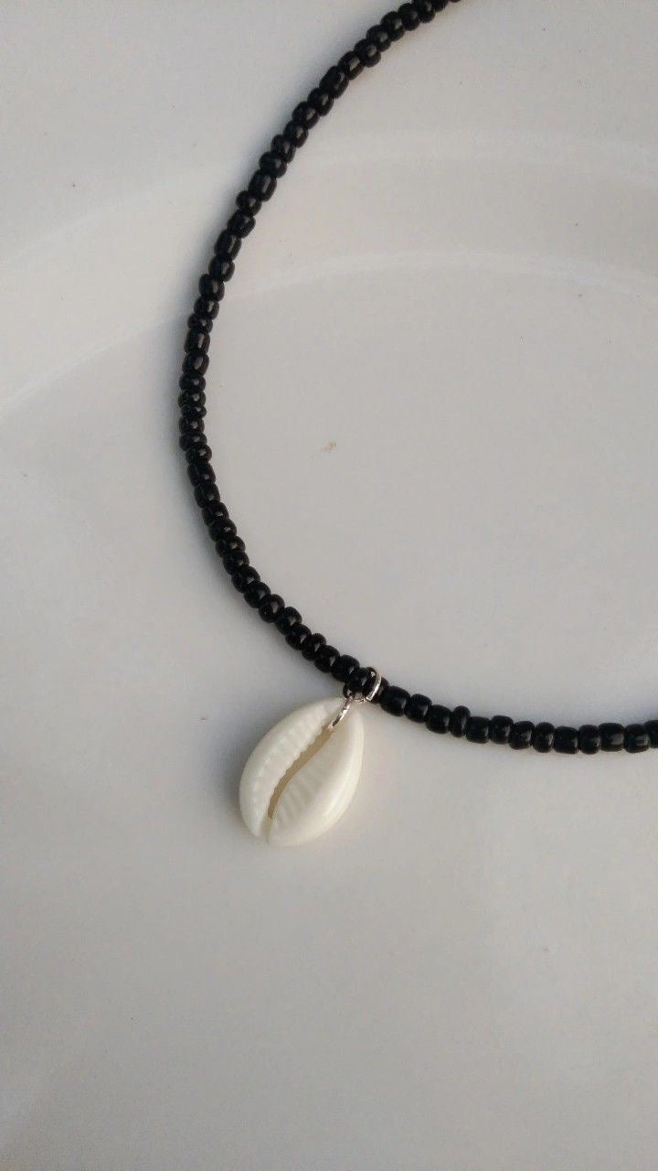 Cowry black beaded necklace π