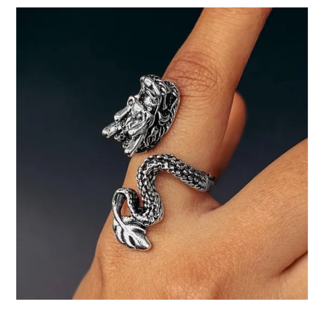 Dragon theme ring🐉(adjustable and unisex)