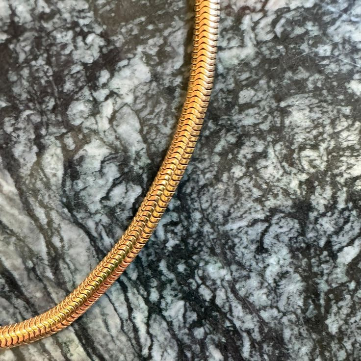 “Merika” sleek snake chain ✨~(anti tarnish , waterproof and hypoallergenic).