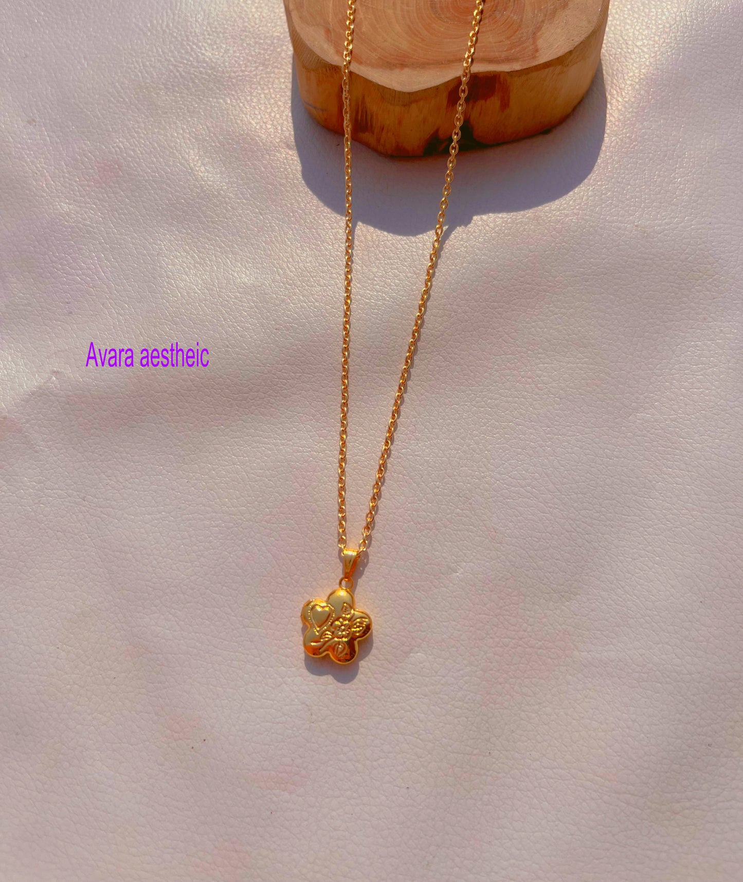 Opening flower golden chain necklace