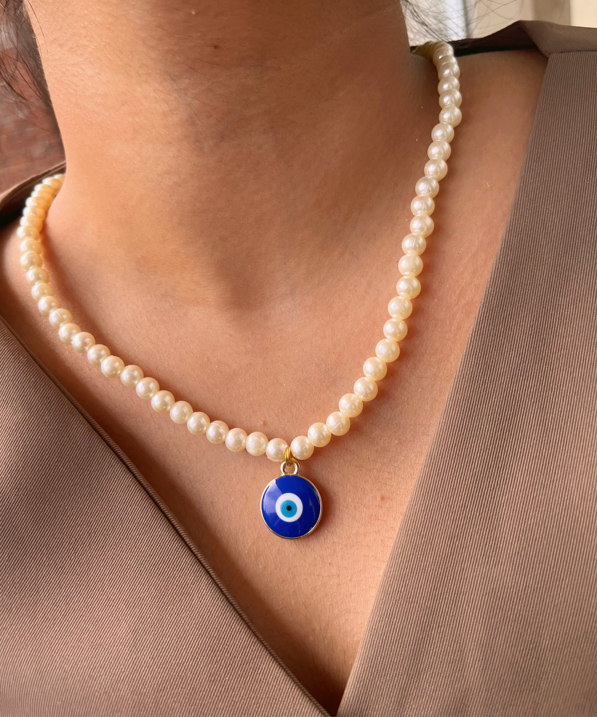 Evil eyes pearl necklace