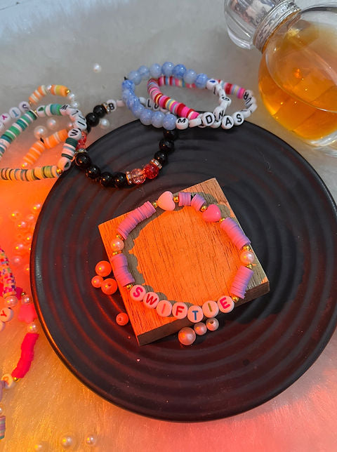 “Taylor swift”bracelets theme💖(available in 9 themes)select below⚡️