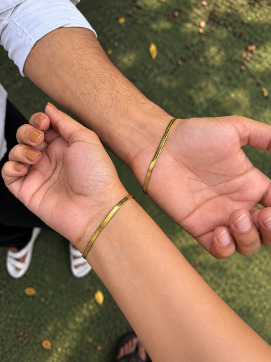 Golden Bond Matching Couple Bracelets | Gold Snake Chain Bracelets for Couples💛 Anti tarnish ,Stainless Steel, Adjustable.( set of two bracelets as shown) (Due to limited stock availability only prepaid orders will be processed for delivery)🥹