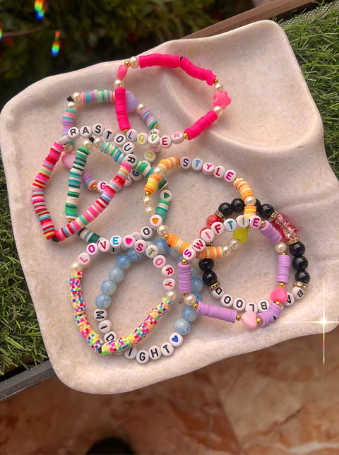 “Taylor swift”bracelets theme💖(available in 9 themes)select below⚡️