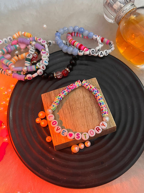 “Taylor swift”bracelets theme💖(available in 9 themes)select below⚡️