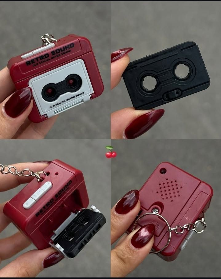 Retro Voice Recorder Keychain – Record Your Voice Memory Gift
♥️📼🎙️❤️‍🩹