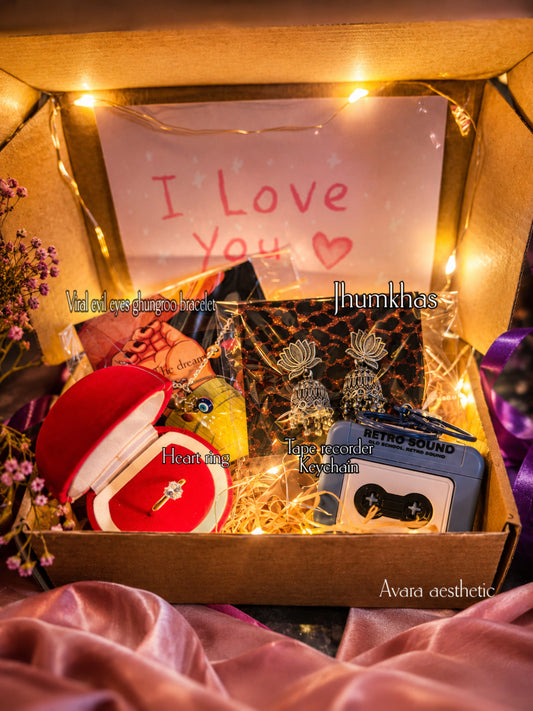 “Lights, Love & Memories Hamper” ✨(after placing an order kindly message us on WhatsApp (number link in Instagram bio) to give your voice recording that we can put on tape recorder keychain)