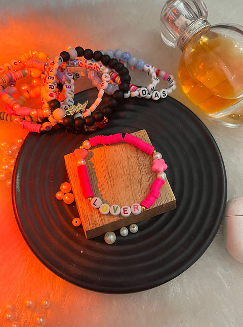 “Taylor swift”bracelets theme💖(available in 9 themes)select below⚡️