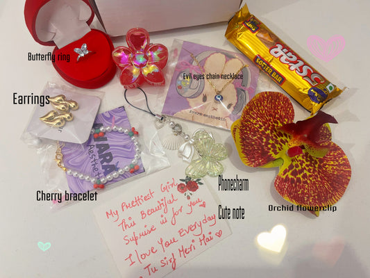 Sweetheart suprise hamper 💝(consist of 9 products as shown )