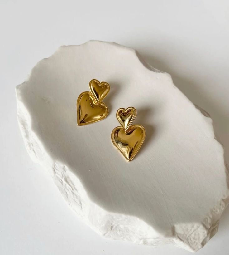Diva heart earrings♥️( anti tarnish, waterproof)