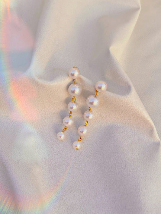 Bold pearl “Maisha” earrings 🤍