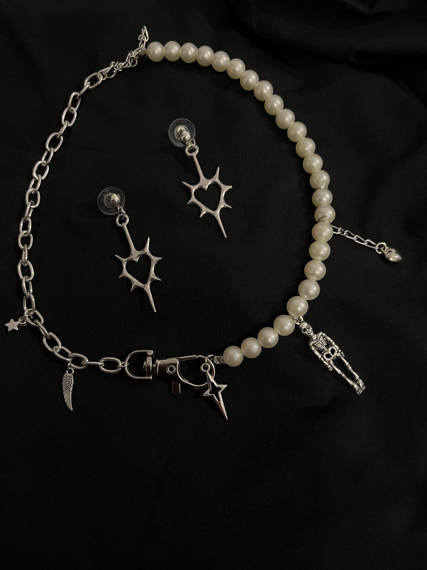 Vesper gothic theme necklace with grungy heart earrings ( set of necklace and earrings) 🔗🩶