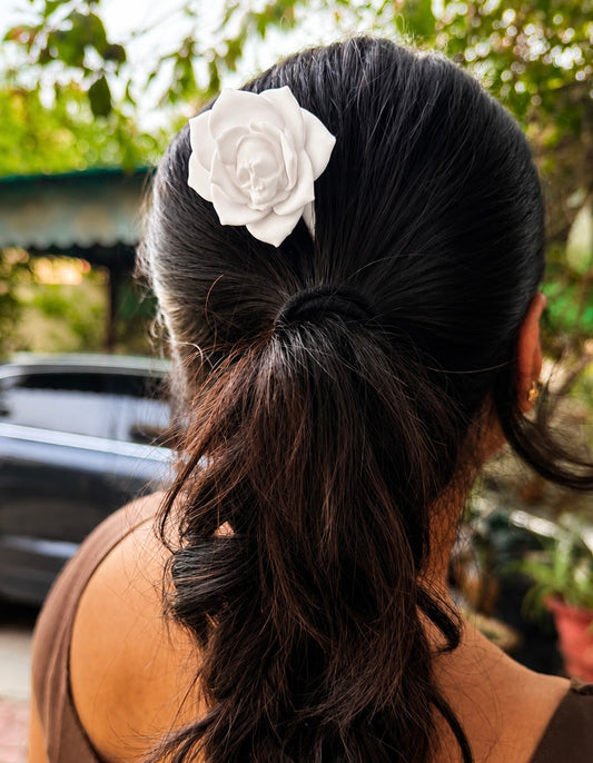 Noir Bloom Skull Hair Pin💀🌹
