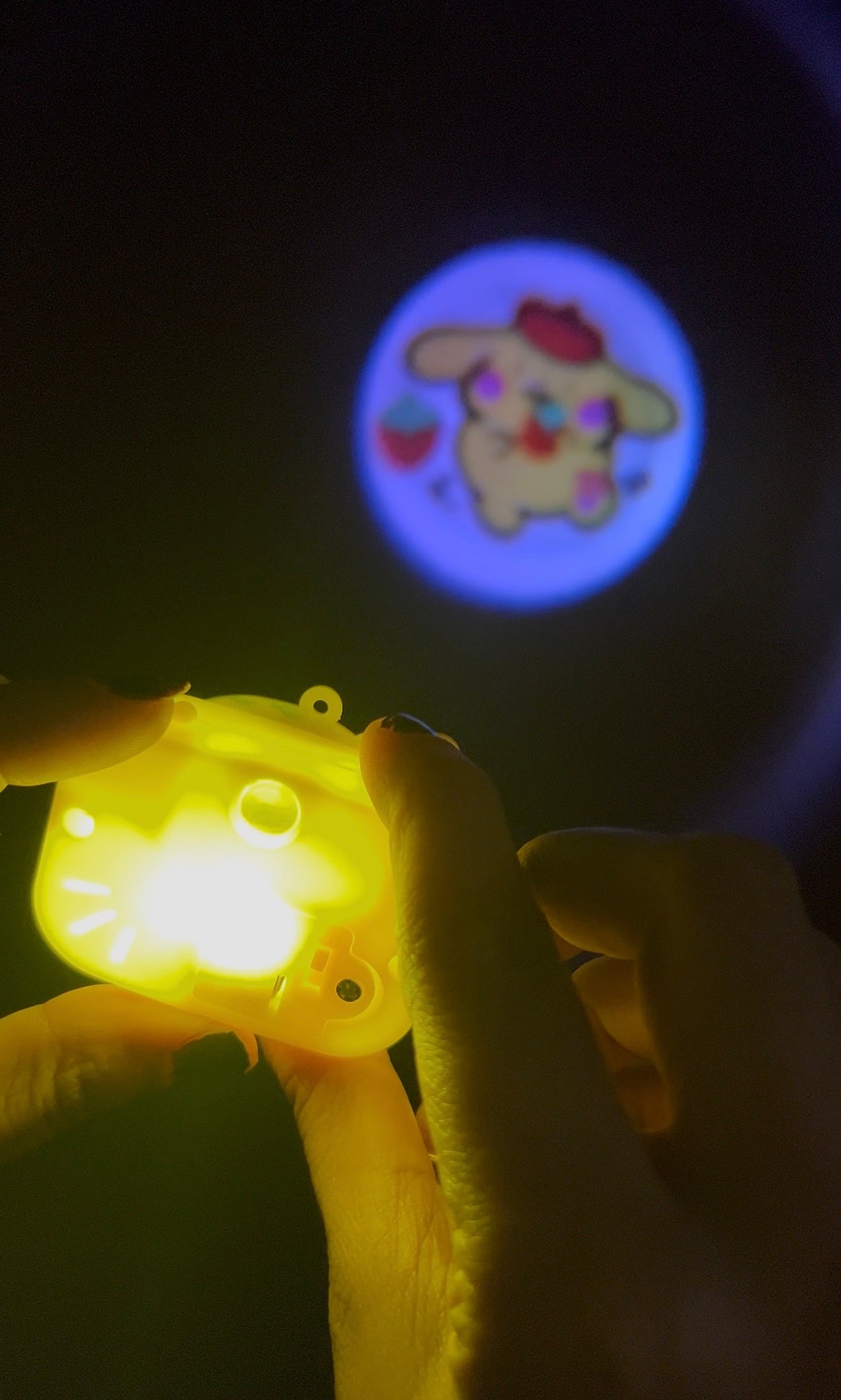 DreamBeam Projector Keychain ✨(shows cartoon characters in darkness when you click on button ) 🥰💝🎀