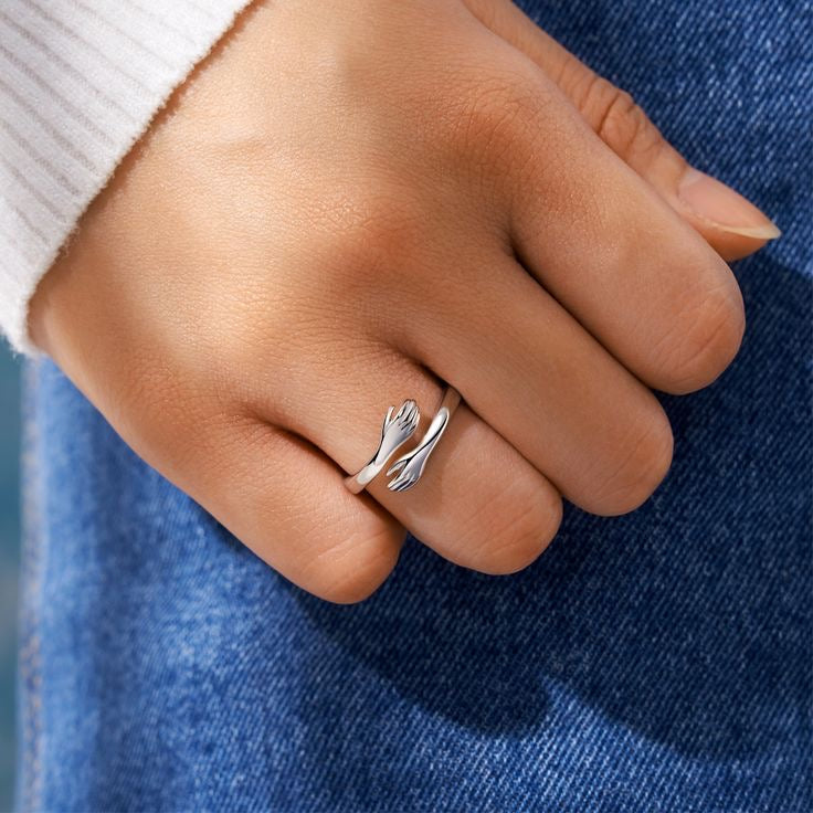 Silver plated Hug ring ♥️🦋🩶🤌🏻✨💌(the ring is adjustable can be worn by anyone) anti tarnish | water resistant