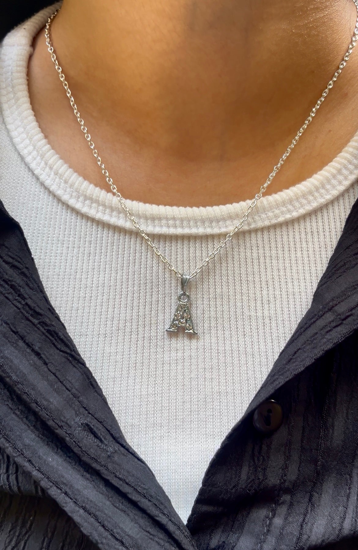 Silver plated initial necklace💝