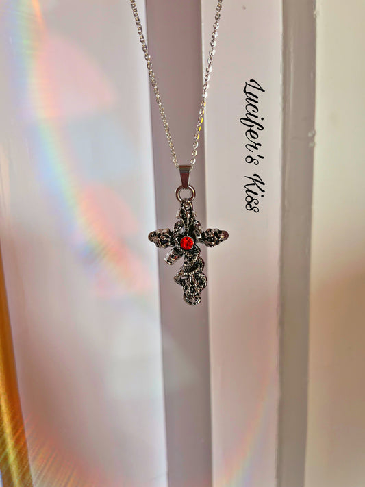 Lucifer’s kiss Unisex necklace 🐉( Anti tarnish, baddie , bold , unisex)